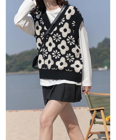 Women's V Neck Floral Print Sweater Vests Sleeveless Knitwear Top Black and White $10.19 Sweaters